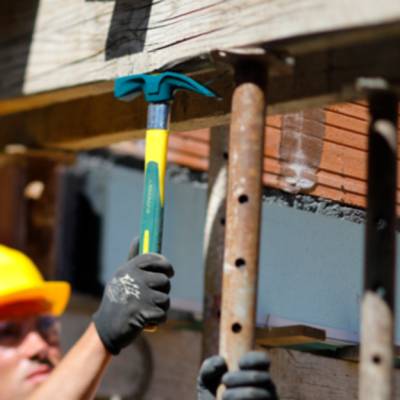 Marteau de coffreur BATIPRO manche tri matière Novamax - 700g - Gedimat