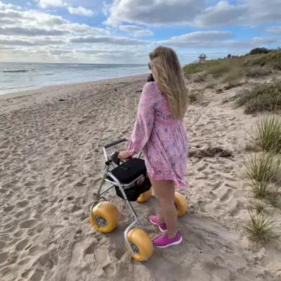 Déambulateur tout-terrain plage ACCESSWALK – Fun2Access