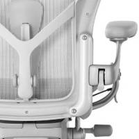 Fauteuil Aeron minéral Herman MILLER avec accoudoirs multi-positions