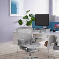 Fauteuil Aeron minéral Herman MILLER avec accoudoirs multi-positions