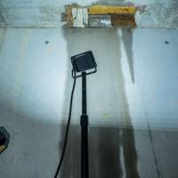 Projecteur de chantier LED JARO 3060 T livré avec un pied télescopique - Gedimat - BRENNENSTUHL