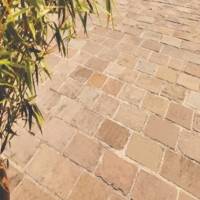 Pavé pierre naturelle KANDLA multicolore - Gedimat - DISTRIMAT