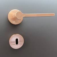 Ensemble de poignées sur rosaces CRISTINA zamak or rose - Gedimat - REIVILO