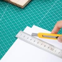 Cutter Slim 13 lames 9mm ESSSENTIAL 12,5cm Noir Jaune