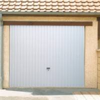 Porte de garage basculante débordante CONFORT avec portillon droit - Gedimat - NOVOFERM