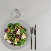 Table pied noir 70x70cm marbre paros chants laiton - intérieur - RestooTab