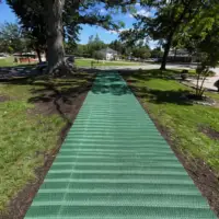 Tapis de renforcement PMR sur gazon GRASSMAT – Fun2Access