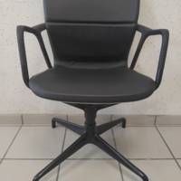 Fauteuil KEYN noir 4 pieds reconditionné - Herman MILLER