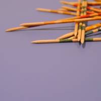 Table pied noir 70x70cm bleu note chants bois - intérieur - RestooTab