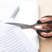 Blister ciseaux acier inoxidable 210mm noir ou rouge aléatoire