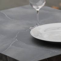 Table pied blanc 70x70cm lune bleue - intérieur - RestooTab