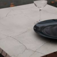 Table pied noir 70x70cm lune blanche - intérieur - RestooTab