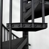 Escalier hélicoïdal RONDO COLOR acier gris anthracite marches alu gris - Gedimat - MINKA
