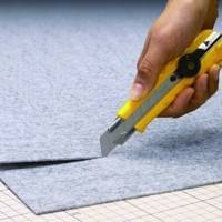 Cutter multi-usage L1 corps ABS 100% recyclé, lame 18mm, blocage par molette