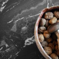 Mange-debout pied Doré Ø60cm marbre royal chants laiton - intérieur - RestooTab