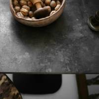 Table pied noir 70x70cm pierre metallisee - intérieur - RestooTab