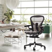 Fauteuil Aeron graphite Herman MILLER avec accoudoirs multi-positions