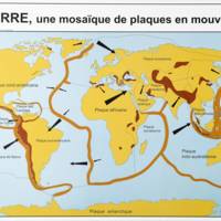 Planche éducative séismes et tsunamis et les plaques terrestres